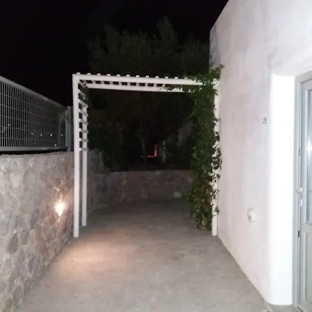 Santorini Aeri Suites ホテル *